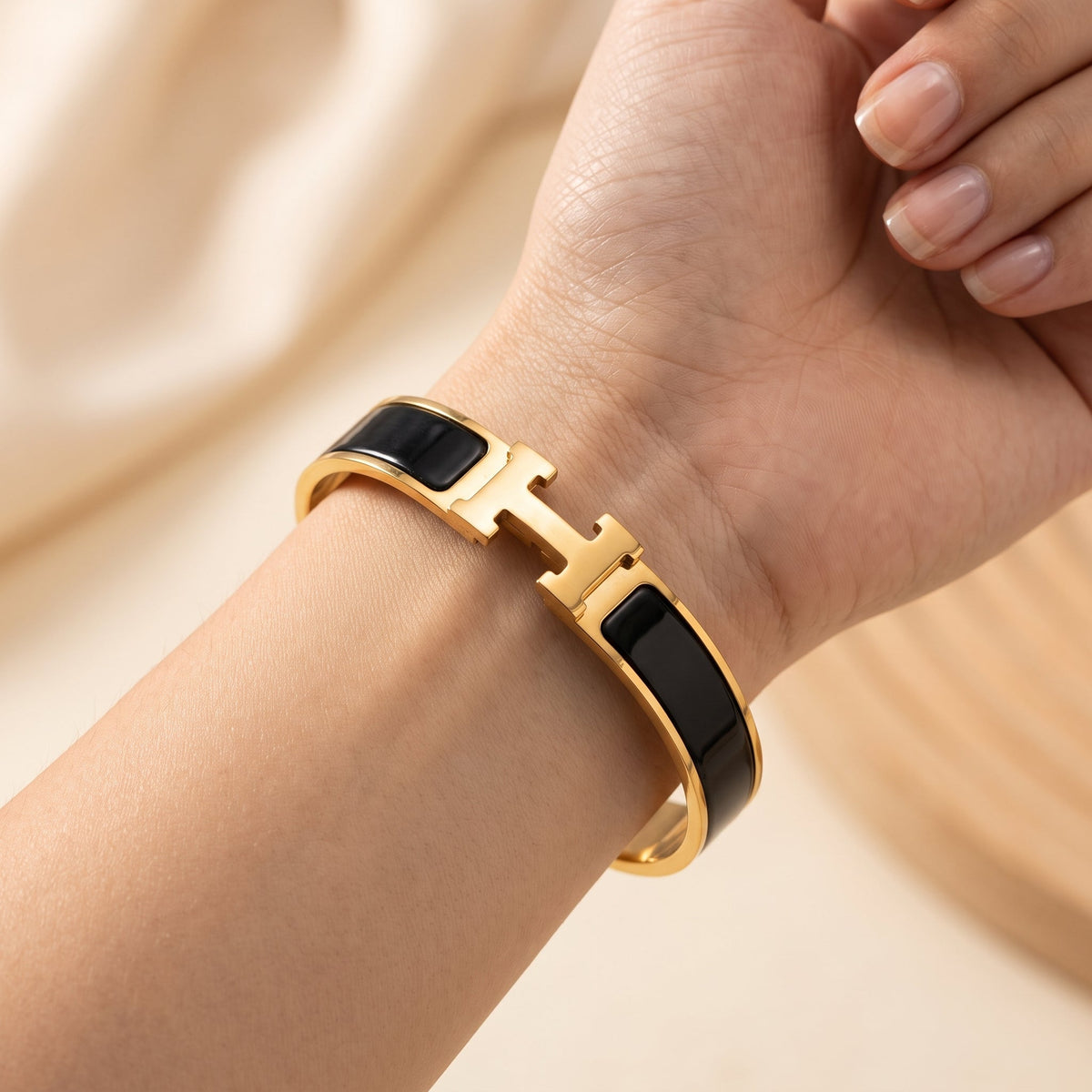Ladies Bracelet - Infinity Love Bangle